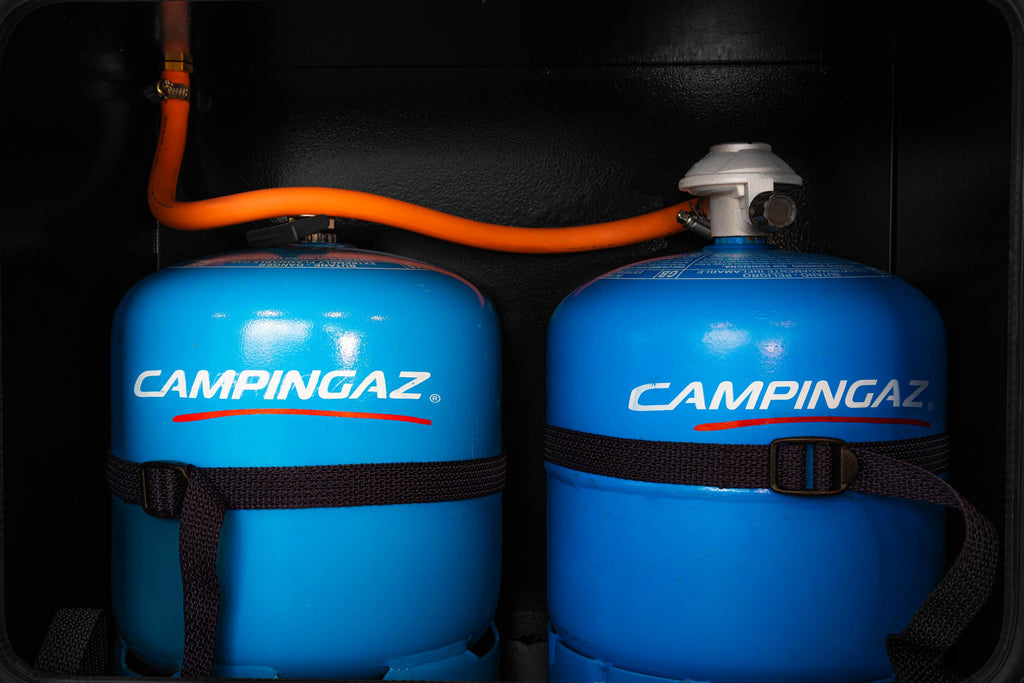 DOUBLE 904 907 CAMPING GAZ STEEL GAS LOCKER KIT WITH CAMPING GAS REGULATOR