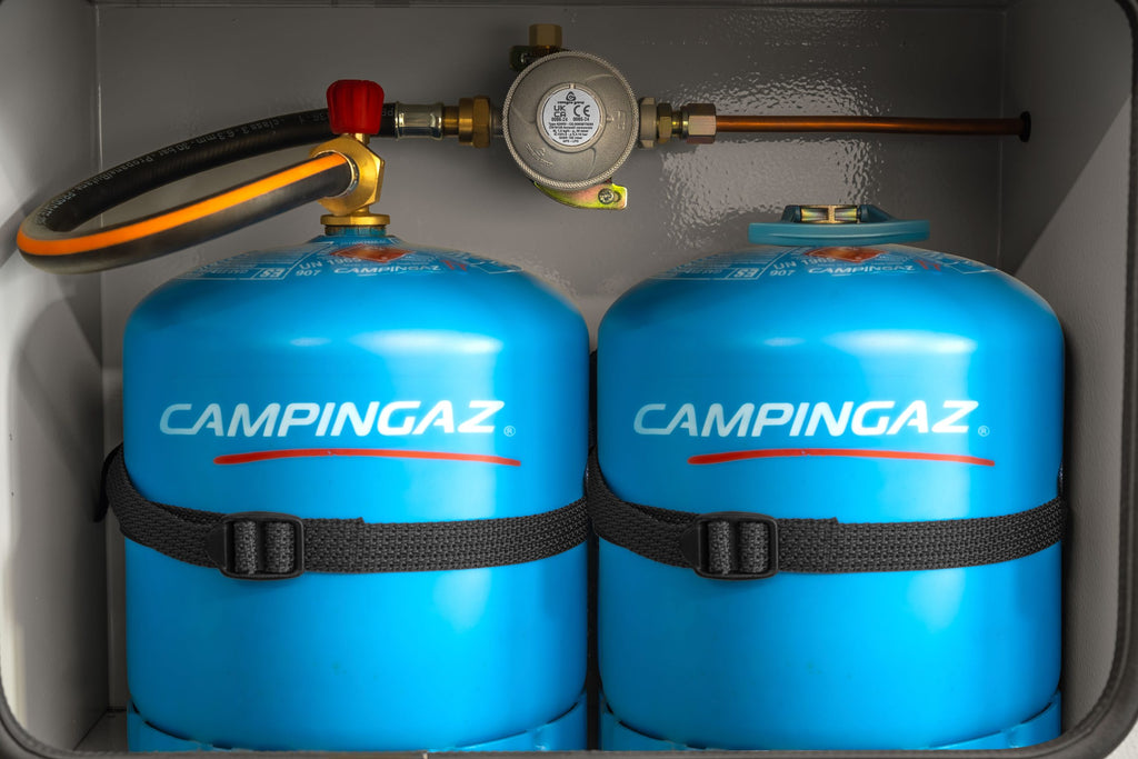 DOUBLE 904 907 CAMPING GAZ STEEL GAS LOCKER KIT WITH BULKHEAD REGULATOR (GREY)